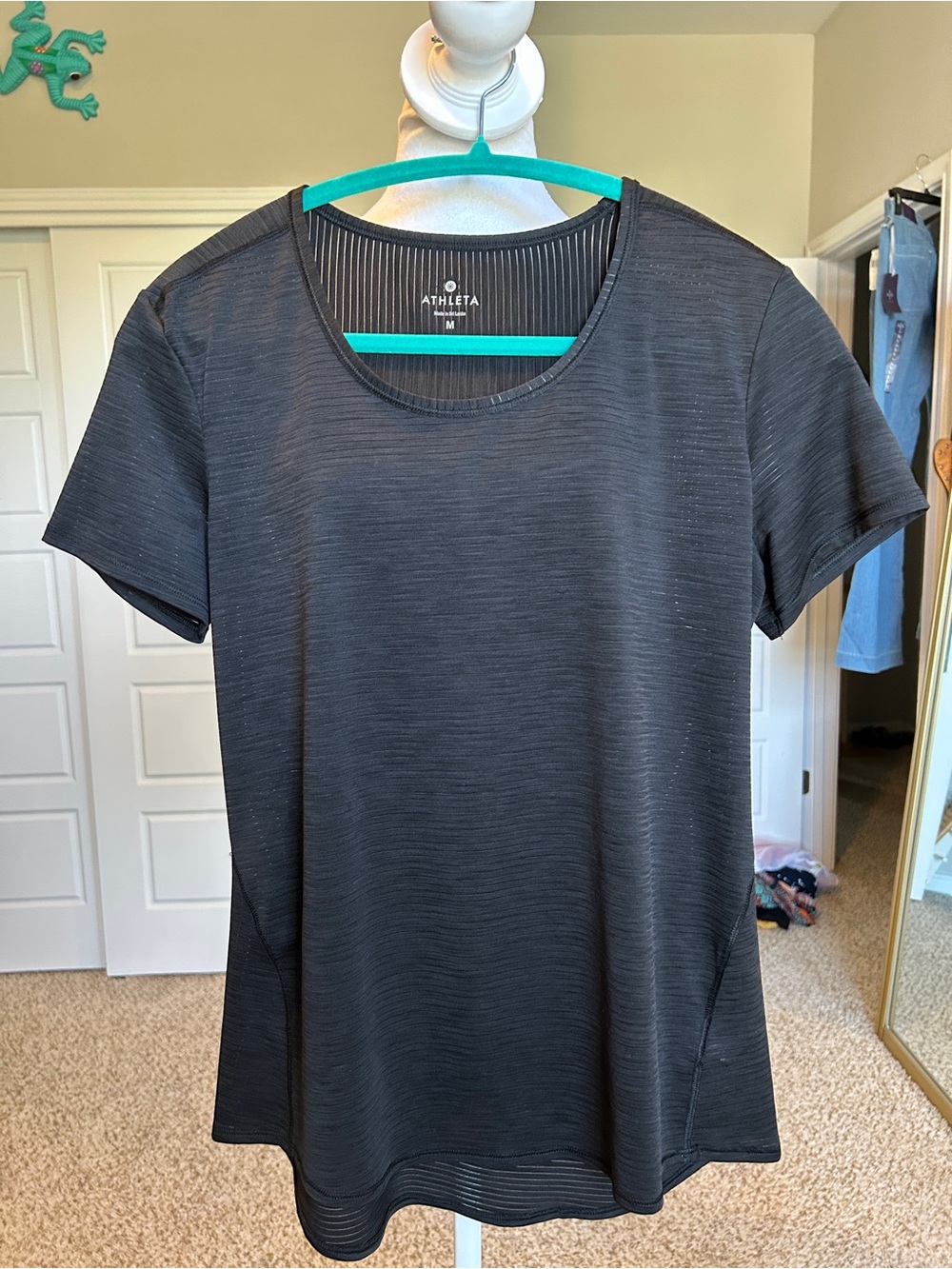 Athleta Ultimate Mesh Short Sleeve Tee Black Medium Activewear